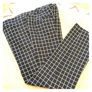Worthington Size 4 B/W ankle pants